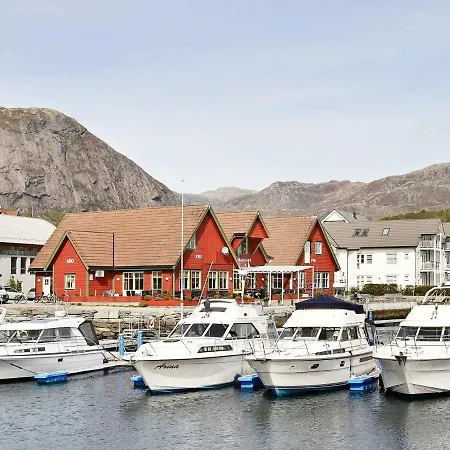Four-bedroom In 2 Holiday home