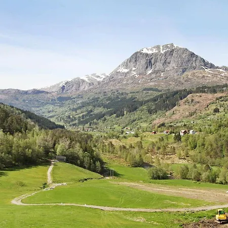 Holiday home Four-bedroom In 2 Bygstad